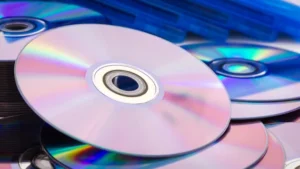 Sonyjeva odločitev razdelila industrijo – Ubisoft jo podpira, Sega in ustvarjalec Disgaee opozarjata na posledice